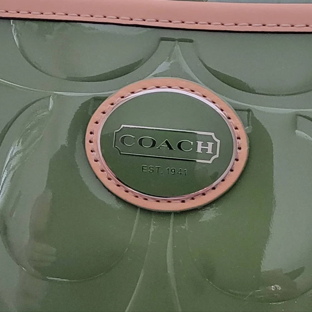 Authentic NWT COACH PEYTON Olive Green Patent Leather Hobo Bag With Tan Accents